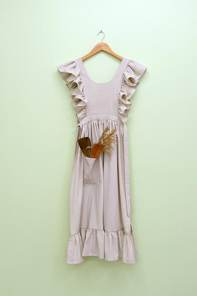 For there is a time there for every purpose and for every work - Apron sewn by artist, dried flowers, wooden utensils - Variable - 2022