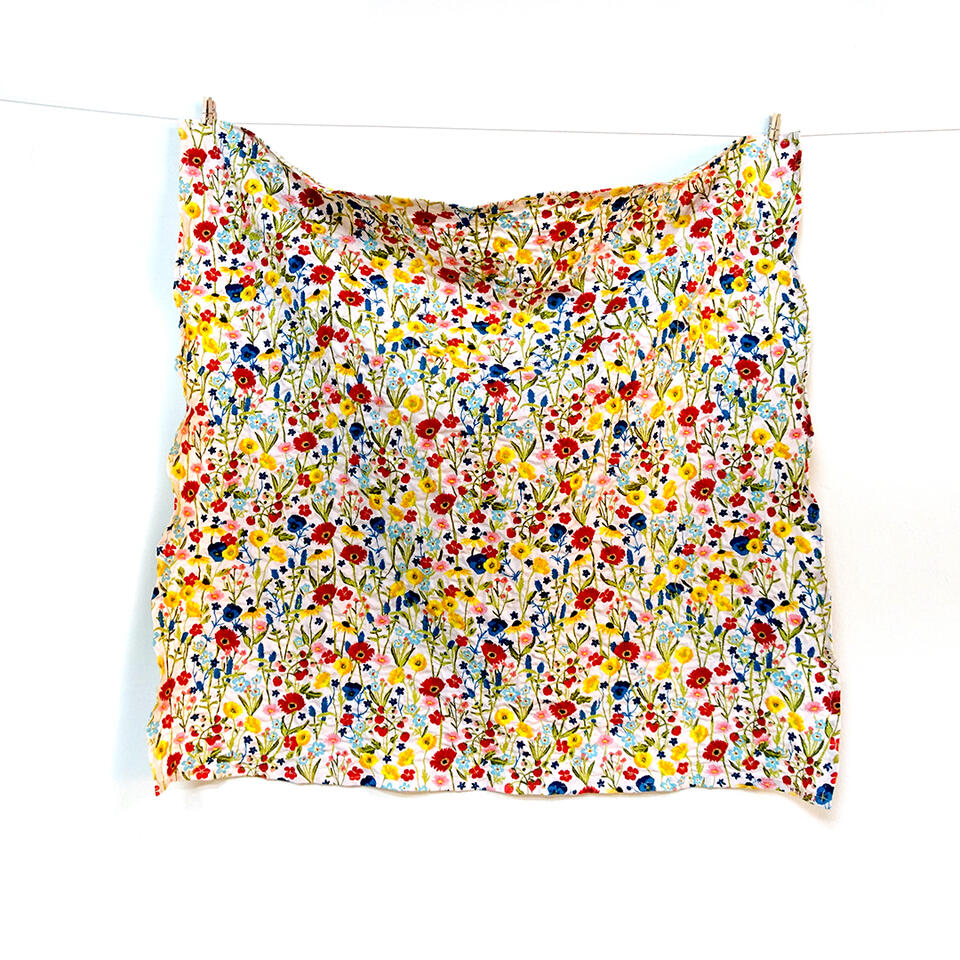 Secret Garden - Hand-guided machine embroidery on textile - 28 x 29.5 inches - 2023